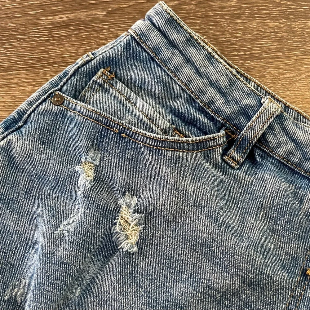 Madden NYC by Steve Madden Distressed Super High Rise jean shorts/Skort Size 7
